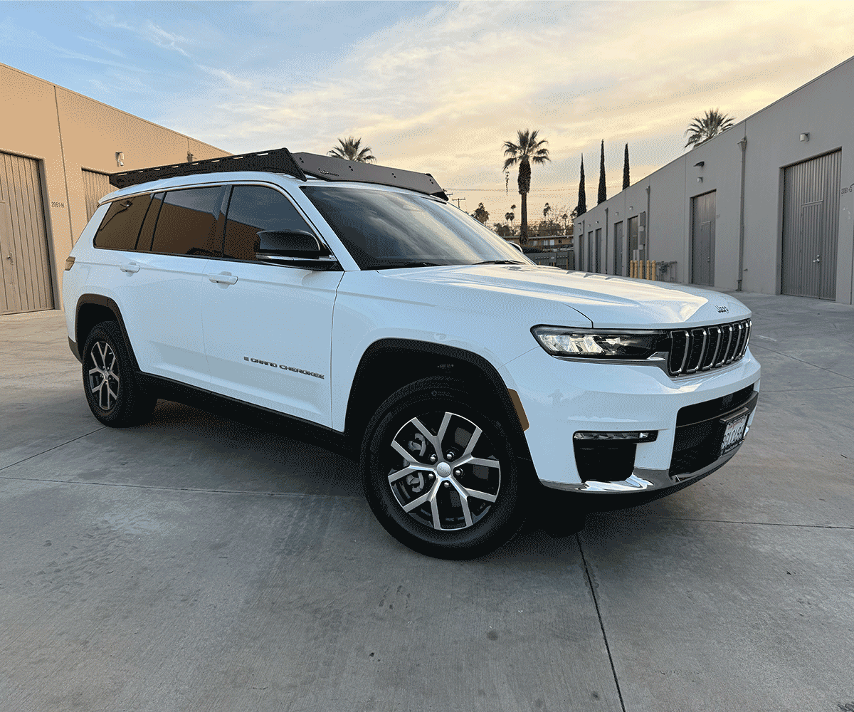 Prinsu Original Grand Cherokee L side view showing low-profile aerodynamic fit CAD-designed roofline contour